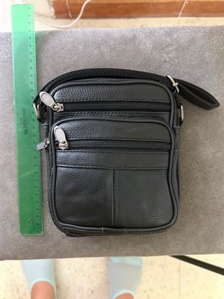 Bolso de hombro de cuero negro
