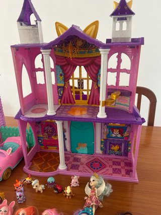 Casa de muñecas Enchantimals y accesorios