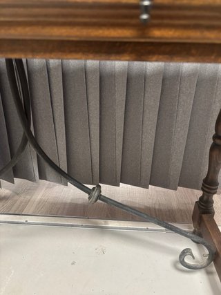 Consola de nogal y forja con cerámica
