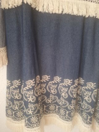 Vestido vaquero bordado y con espejos