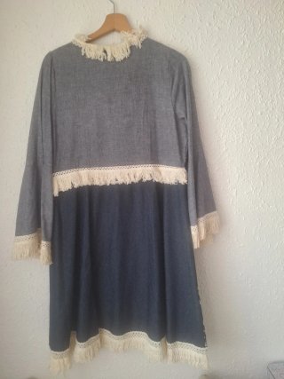 Vestido vaquero bordado y con espejos