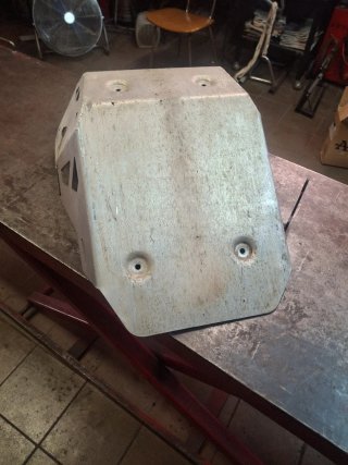 Cubrecarter Acero Inox Suzuki V-Strom