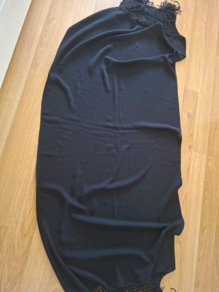 Chal negro con detalles de encaje