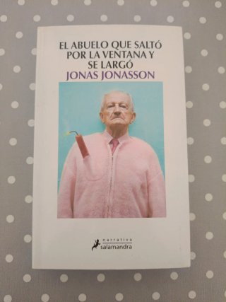 EL ABUELO QUE SALTÓ POR LA VENTANA Y SE LARGÓ