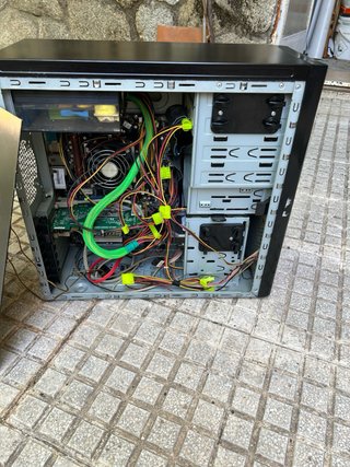 Torre PC Tango pro con componentes antiguos