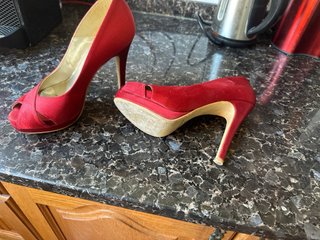 Zapatos tacón Grupo Diez Talla 36 Rojos