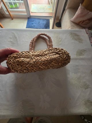 Bolso de playa de mimbre con flores