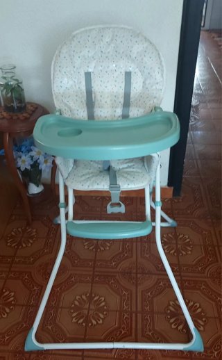 Trona de bebé casi nueva