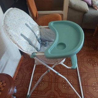 Trona de bebé casi nueva