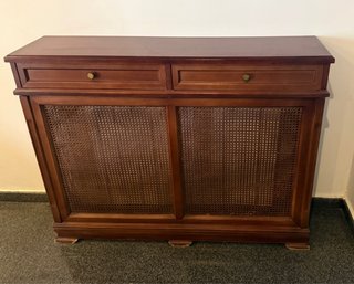 Cubre radiador de madera y ratán