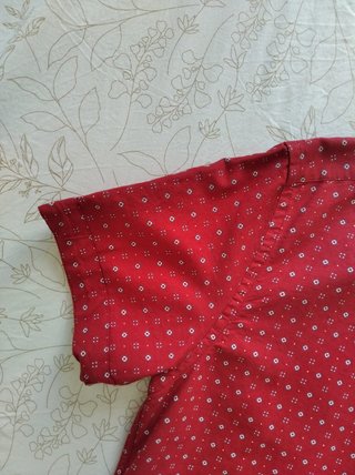 Camisa roja manga corta estampada