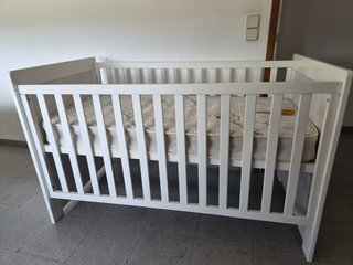 Cuna convertible en cama con colchón