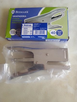 Grapadora tenaza metálica + caja grapas