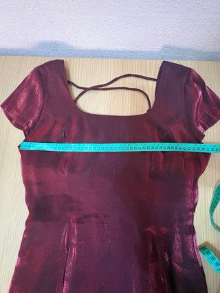 Vestido y guardapolvo burdeos tornasol talla 46.