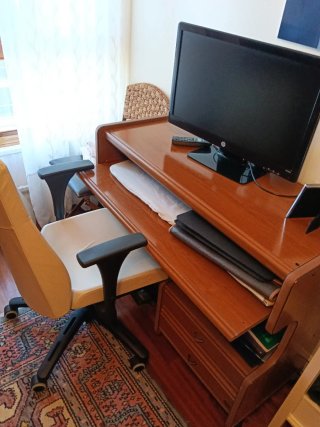 Mesa de escritorio de madera