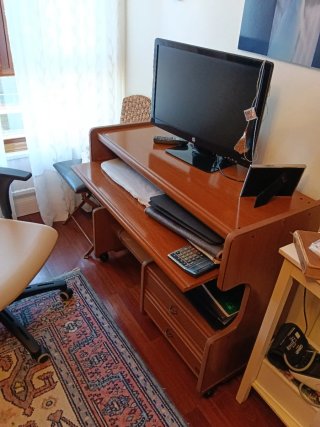 Mesa de escritorio de madera