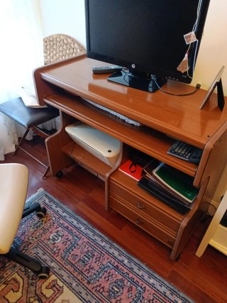 Mesa de escritorio de madera