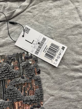 Camiseta Stradivarius gris con lentejuelas