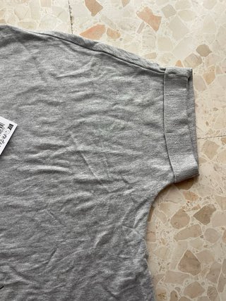 Camiseta Stradivarius gris con lentejuelas