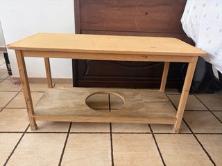 Mesa auxiliar de madera maciza resistente