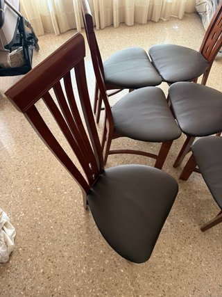 Mesa comedor extensible + 6 sillas + mueble bar.