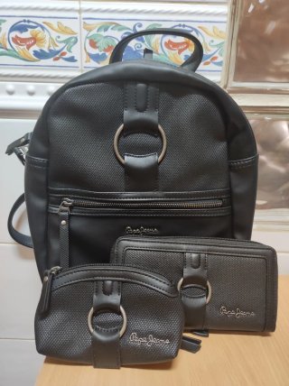 Conjunto Pepe Jeans: Mochila, Cartera y Monedero