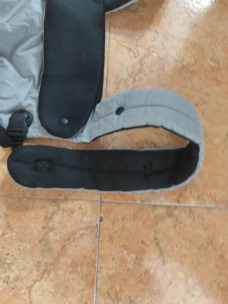 Mochila porta bebés gris