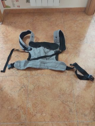 Mochila porta bebés gris