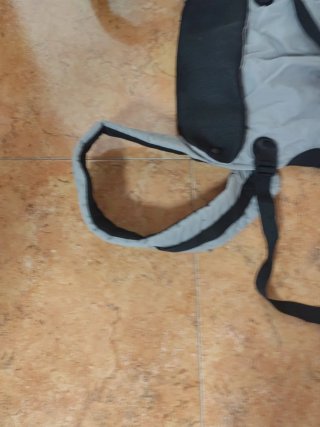 Mochila porta bebés gris