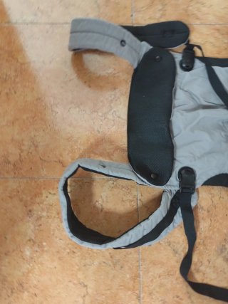 Mochila porta bebés gris