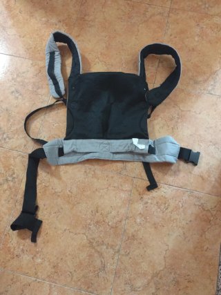 Mochila porta bebés gris
