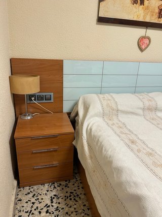 Cabecero y mesitas de noche