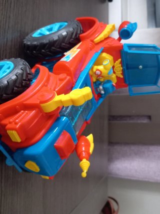 Coche Superthings