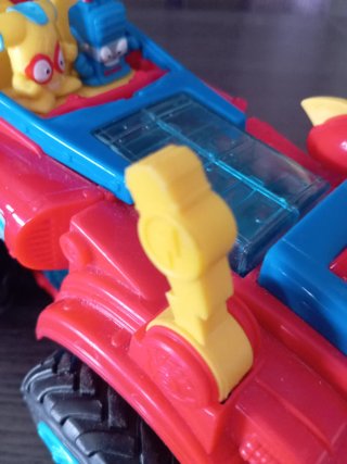 Coche Superthings