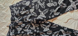 Pantalones de verano con estampado tropical