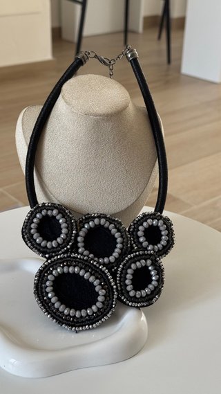 Collana nera cerchi perlinati donna