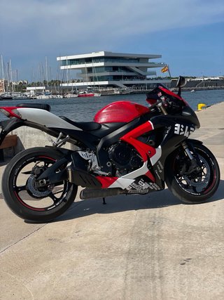 Gsxr 600 k7 para reparar