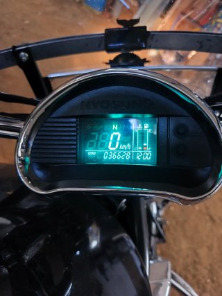Moto Custom Hyosung Aquila 650 Negra y Cromada