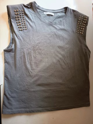 Camiseta Sfera gris con tachuelas