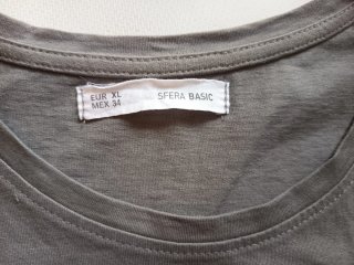 Camiseta Sfera gris con tachuelas