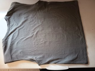 Camiseta Sfera gris con tachuelas