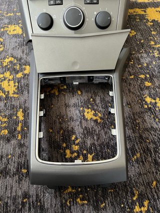 Consola Central +  Radio + Cenicero - Opel Astra H