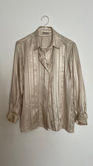 Blusa beige con rayas verticales