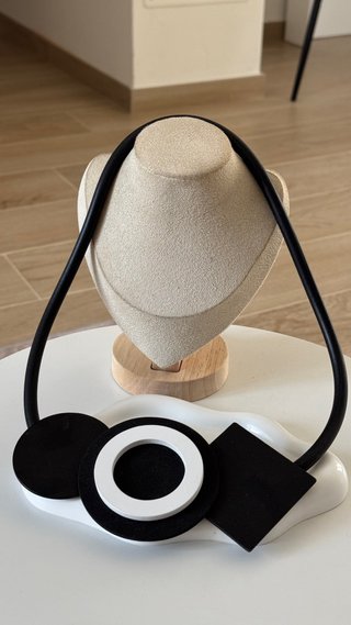 Collana gomma nera legno panna donna