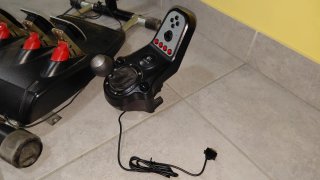 Soporte, pedales y palanca Logitech G27