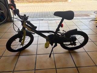 Bicicleta infantil B'TWIN Dark Hero 500 16”
