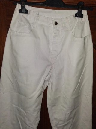 Pantalones blancos de mujer