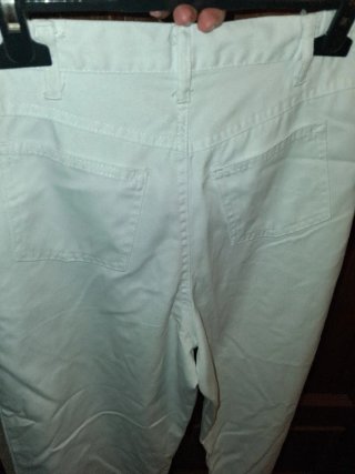Pantalones blancos de mujer