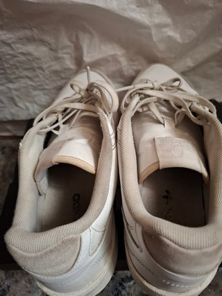 Zapatillas Adidas Blancas y Beige