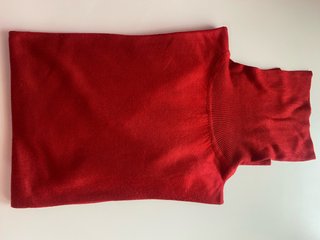 Jersey cuello alto rojo